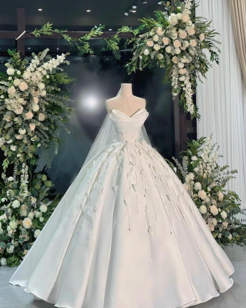 Áo cưới Bee Wedding Studio