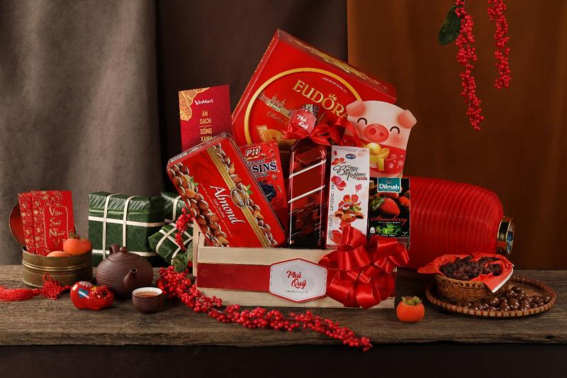 Chuẩn bị quà cho người thân