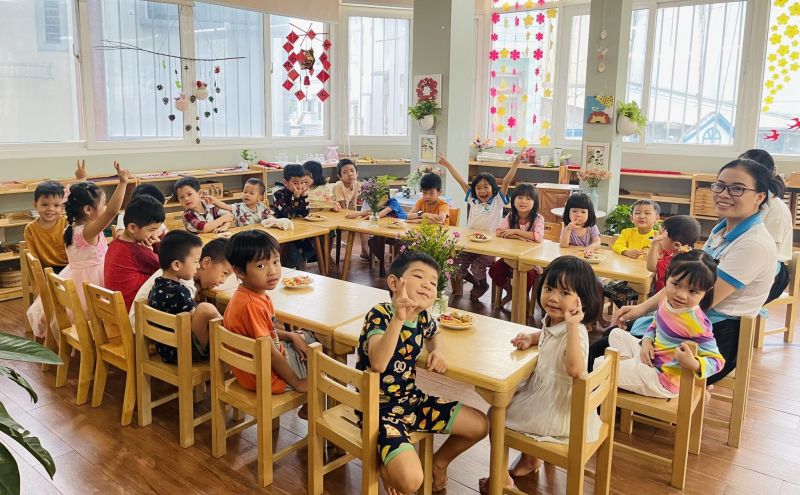Bé ở nhà một mình