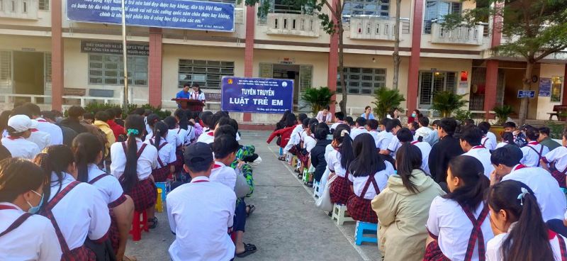 Trường THCS Thị Trấn Tân Hưng