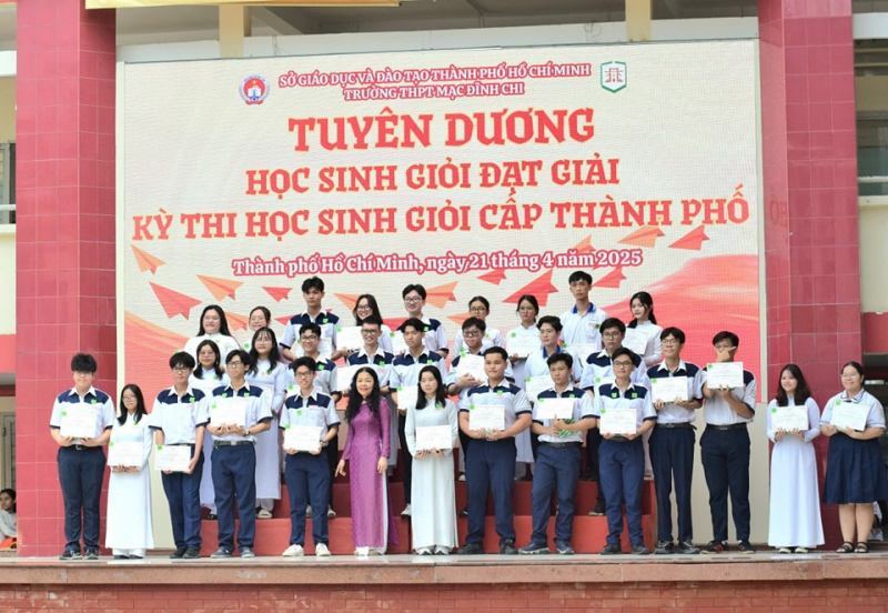 Trường THPT Mạc Đĩnh Chi – Tỷ lệ chọi: 1,62