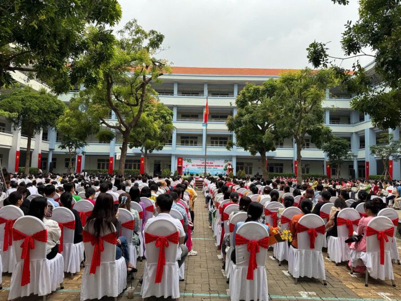 Trường THPT Phạm Văn Sáng – Tỷ lệ chọi: 2,11